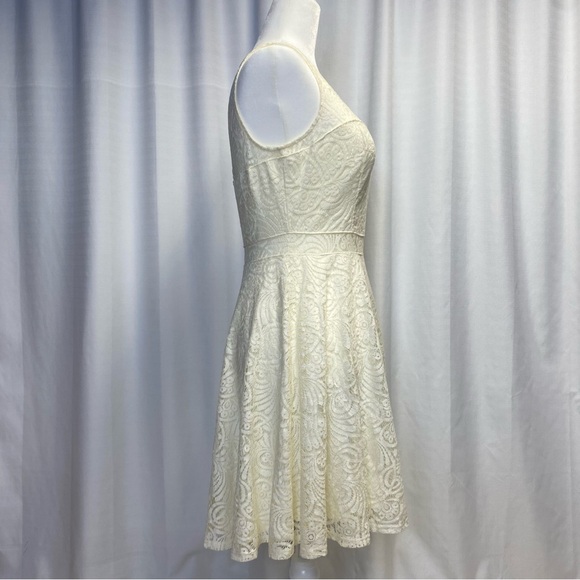 American Rag Charlotte Floral Lace Dress. Size Medium. Creamy Ivory color - Picture 8 of 14